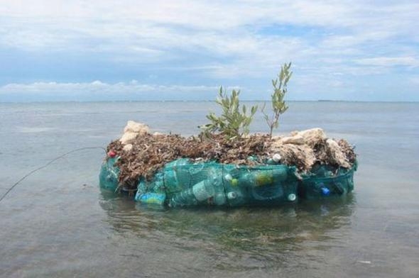 Plastik şişelerden yüzen ada yaptı! 4