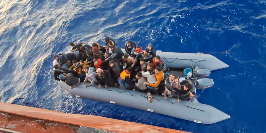 Diyarbakırlı Kaptan Girit Adası Açıklarında 37 Göçmeni Kurtardı