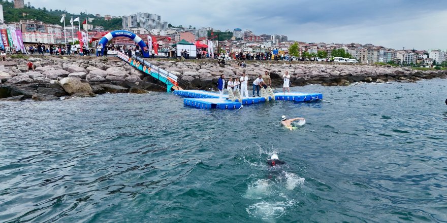 Giresun'da Adadan, Karaya Yüzme Yarışması Yapıldı