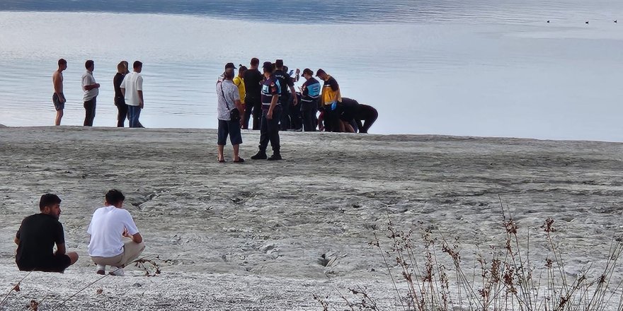 Salda Gölü'ne Giren Genç Boğuldu