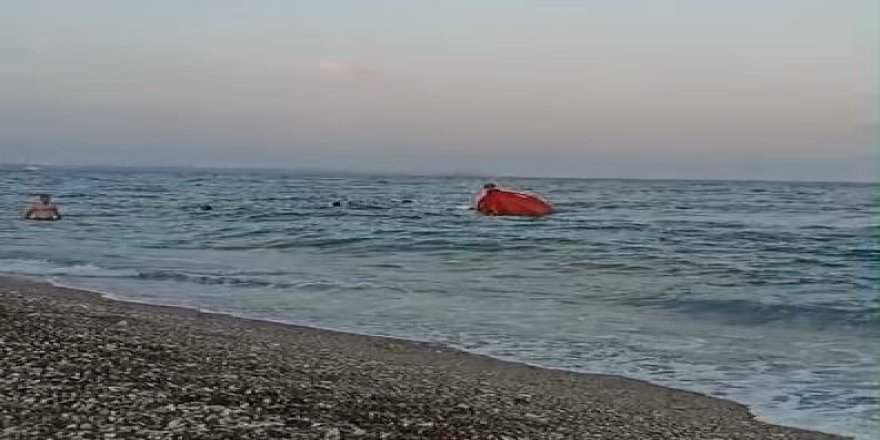 Antalya’da Tatilci Ailenin Teknesi Battı: 4 Kişi Yüzerek Kıyıya Çıktı