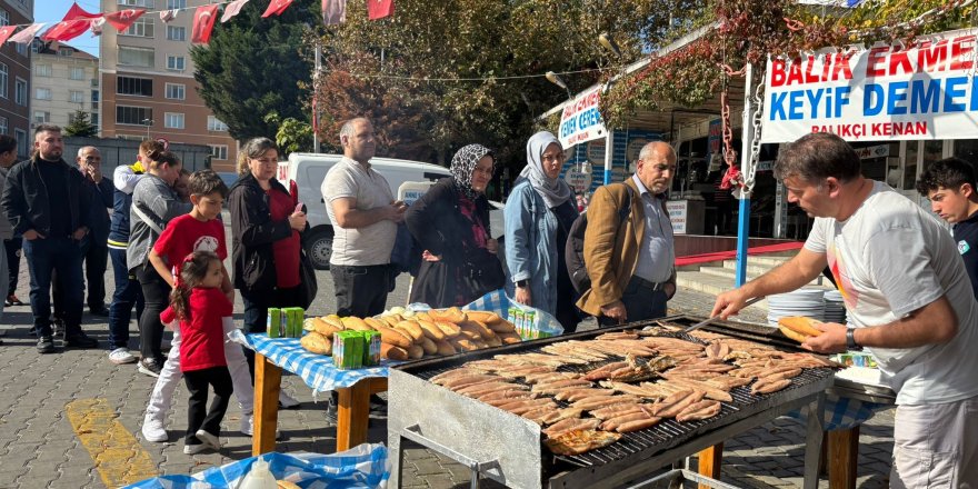 Balıkçı Kenan'da Gelenek Bozulmadı, 2 Gün Ücretsiz Balık Ekmek İkram Edildi