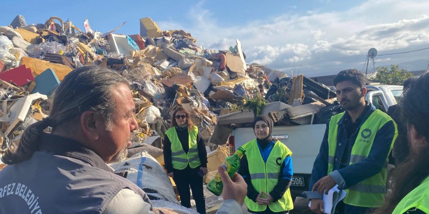 Sahillerden Bir Günde 120 Kilogram Atık Toplandı