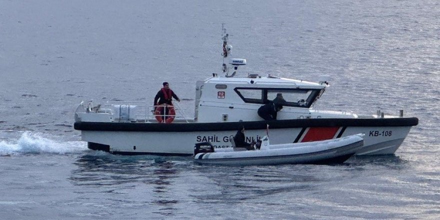 Göçmen Kaçakçısı Şüphelisi Denizde Yakalandı