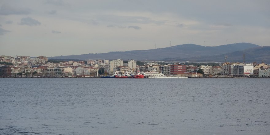 Bozcaada ve Gökçeada'ya Feribot Seferlerine 'Fırtına' Engeli