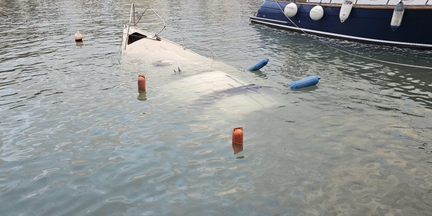 Çanakkale'de Fırtınada Bir Tekne Battı