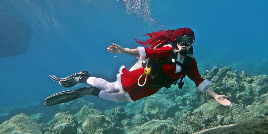 Fethiye'de Slovenyalı Dalgıç Deniz Altında Noel'i Kutladı