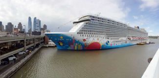 Norwegian Breakaway, Hudson Nehri'ne oturdu