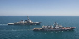Rus gemileri, ABD destroyerlerine refakat ediyor