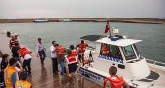 Van Gölü'nde tekne alabora oldu