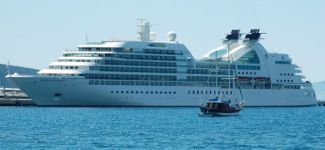 "Seabourn Sojourn" 341 yolcuyla Bodrum'a yanaştı