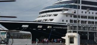 'Azamara Quest' Dikili'ye demir attı