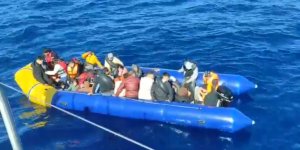 İzmir Sularından, 24'ü Çocuk 49 Göçmen Karaya Çıkartıldı