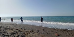 Karadeniz'de Denize Girmek Yasaklandı, Sahiller Balıkçılara Kaldı