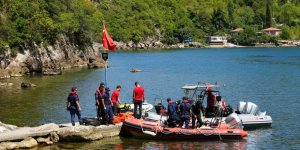 Kastamonu’da Batan Teknenin Kaptanını Arama Çalışmaları Sürüyor