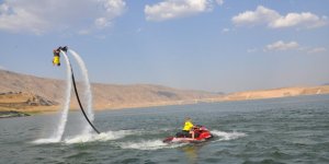 Denizi Olmayan Batman'da Flyboard Gösterisi Yoğun İlgi Gördü