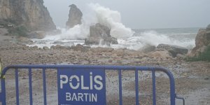 Beklenen Fırtına Etkili Olmaya Başladı, Dalga Boyu 15 Metreye Ulaştı