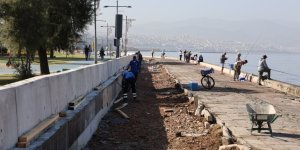 İzmir Kordon’da Deniz Taşkınlarına Karşı Beton Bariyerlerin Kurulumuna Başlandı