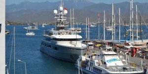 Fethiye'de "Cloudbreak" İsimli Mega Yat 65 Ton Yakıt Aldı