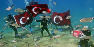 Fethiye'de Cumhuriyet Bayramı'nı Deniz Dibinde Kutladılar