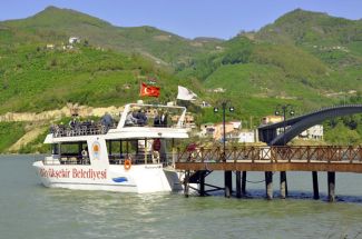 Ayvacık Baraj Gölü'ne yeni gezi teknesi