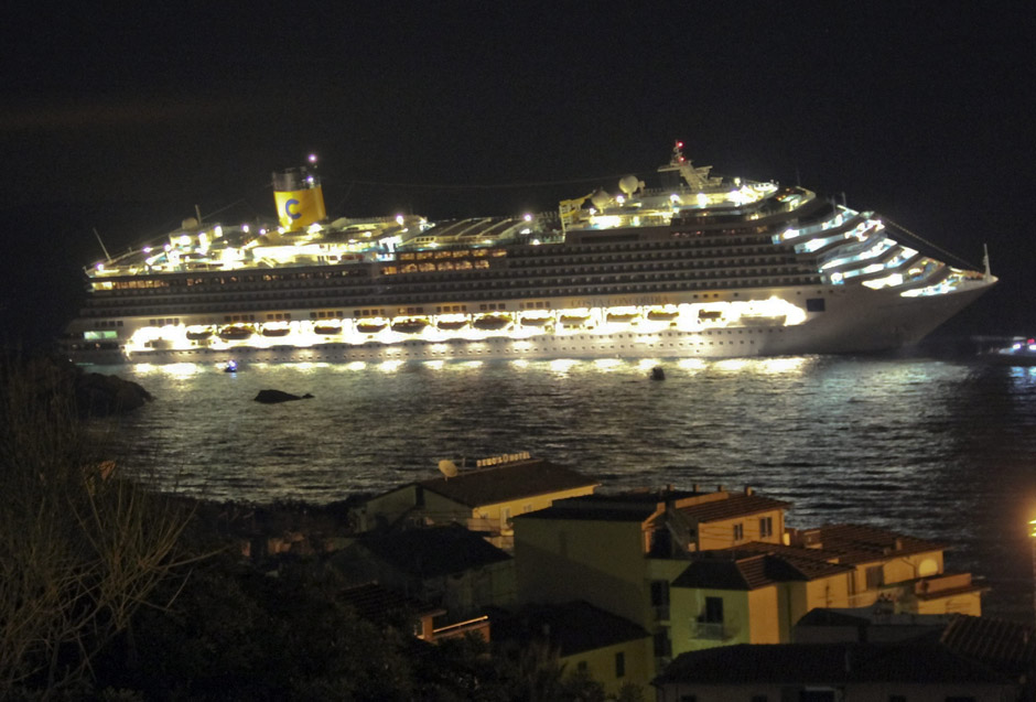 costa-concordia-night.jpg